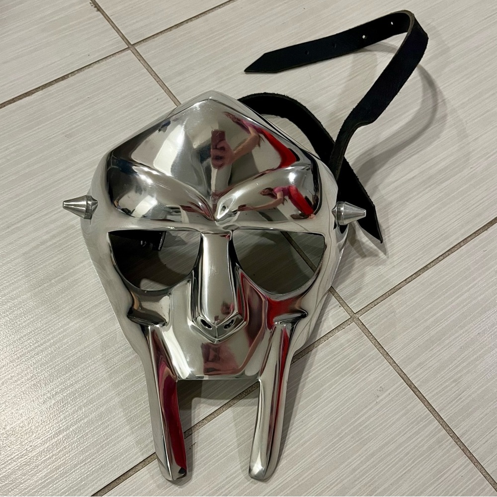 NWOT Steel Armor Gladiator Mask with Leather Buckle Straps